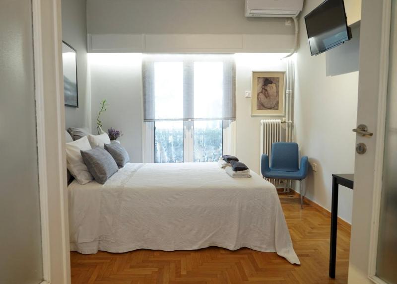 Comfy studio apartment very close to city centre — забронировать отель в Афины