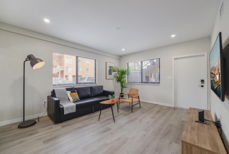 Prime Location Apt on Calle Ocho in Little Havana — комфортный отель в Майами