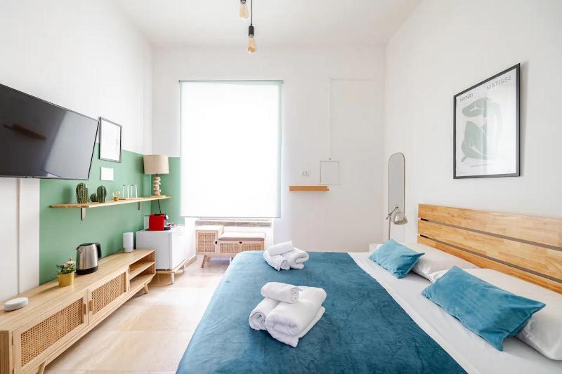 Chiostro Di Santa Chiara Luxury Apartment — отель с удобствами в Неаполе
