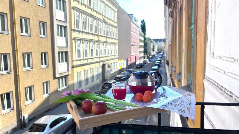 Big and comfortable Mariahilfer Apartment — отель с удобным расположением в вене