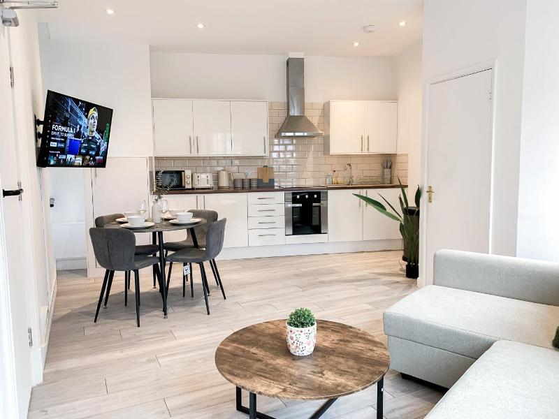 Trendy 1-Bedroom Apartments in Shoreditch, Old Street, Hoxton — отель с удобствами в Лондоне