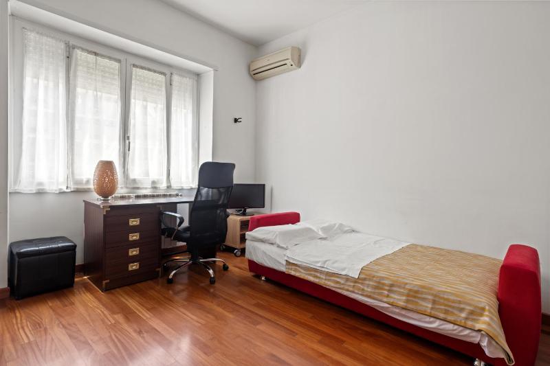 543 Appia Avenue - Metro A — отель с удобствами в Риме