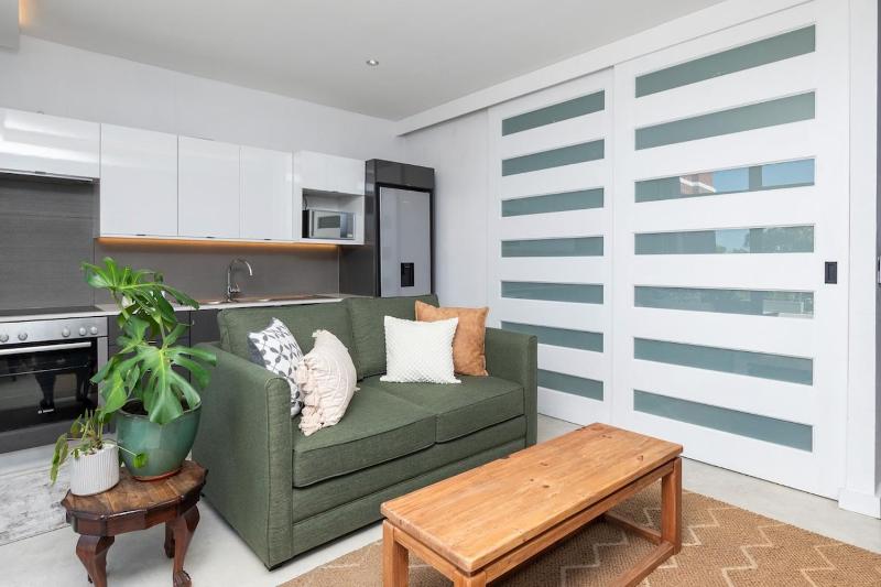 Stylish Green Point Apartment — отель с удобным расположением в Кейптауне