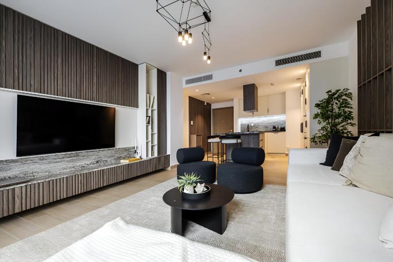 Full Sea and Pool View 1BR Le Pont Bldg3 — отель с удобным расположением в Дубае