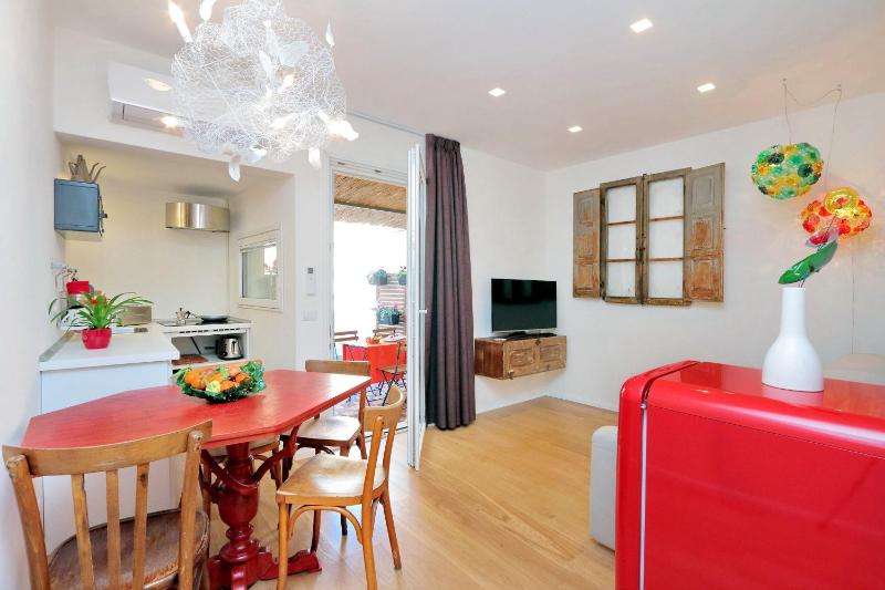 Colosseum Stylish Apartment — отель в Риме, Италия