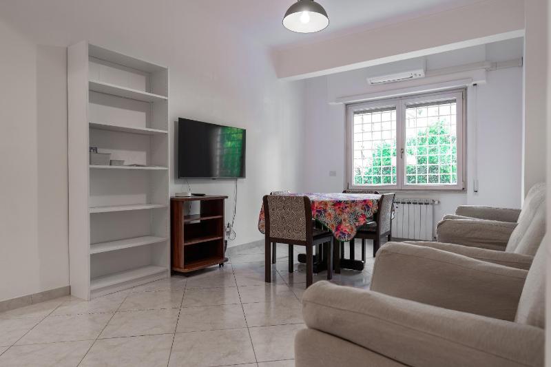 Цены на Roma SanPaolo Apartment в Риме