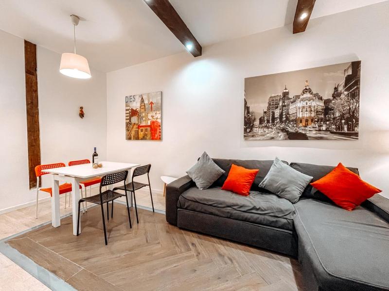 Цены на Fee4Me. Amazing apartment in the heart of Lavapies в Мадриде