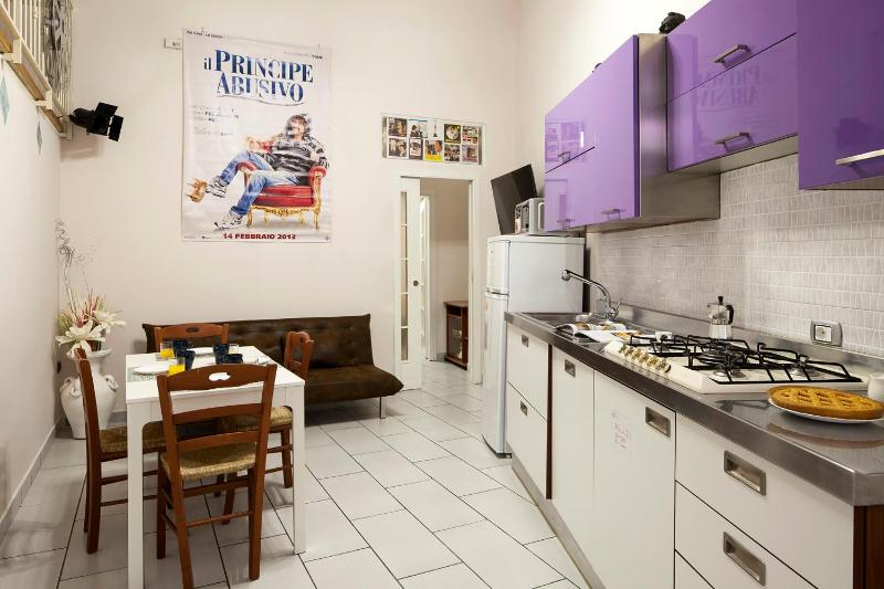 Цены на Cinema House at the historical center by Wonderful Italy в Неаполе
