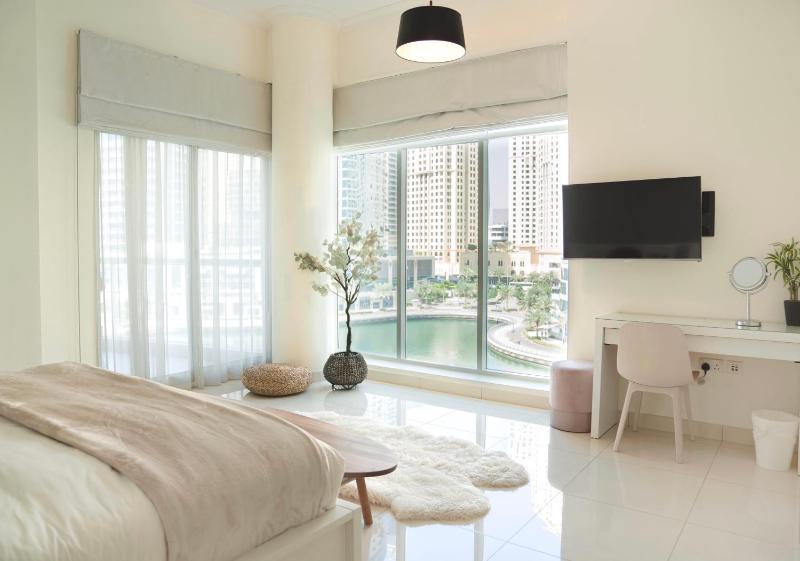 Relaxing 2BR Haven in Dubai Marina Perfect Location & Amenities — отель с удобствами в Дубае