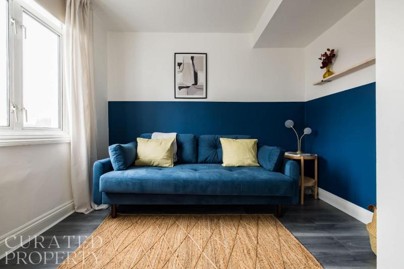 Цены на Contemporary 2 Bedroom Apartment in Shepherd's Bush в Лондоне