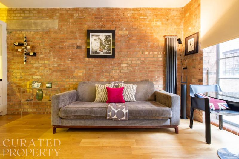 Central Soho Loft with A C & Concierge — отель с удобствами в Лондоне