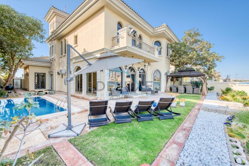 Prestigious 5BR Villa with Assistant Room and Private Pool in Frond O Palm Jumeirah by Deluxe Holiday Homes — отель в Дубае, Объединенные Арабские Эмираты