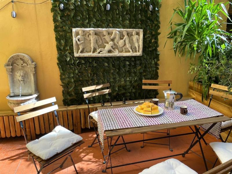 CASA ANTICA - antique apartment with private terrace — отель в Риме, Италия