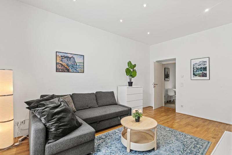 Цены на Cozy Apartment near City Center в вене