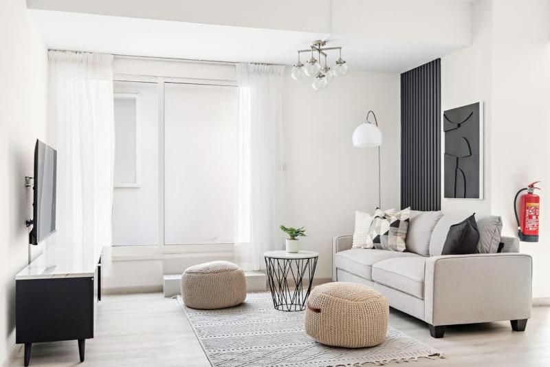 Silkhaus Chic 1BDR Near Emirates Tower Metro — отель с удобствами в Дубае