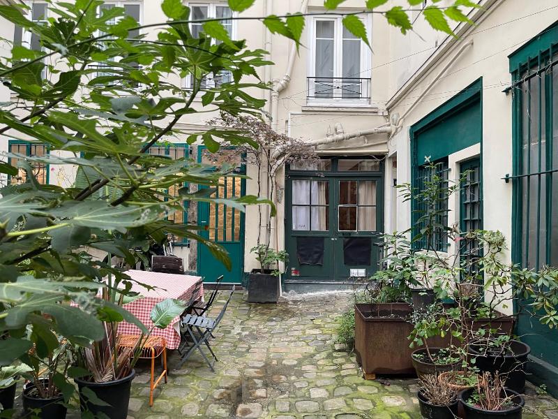 Bel appartement de charme 2 chambres sur cour — отель с удобным расположением в Париже
