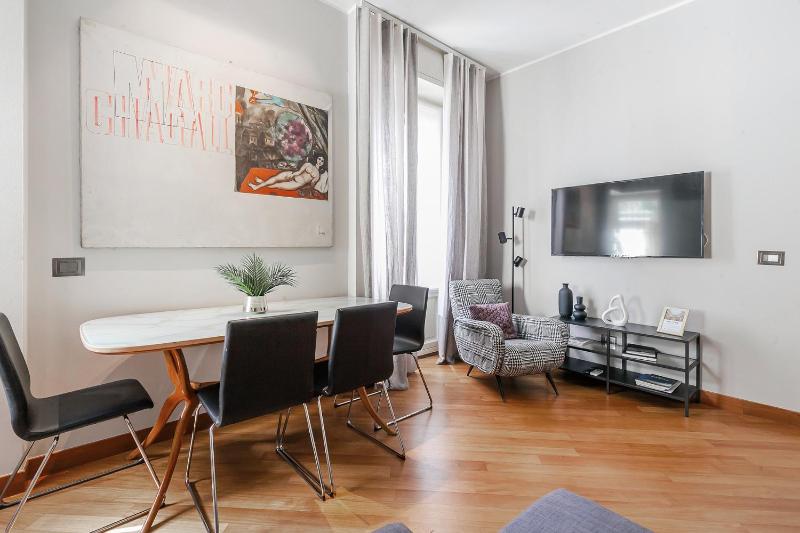 Цены на San Babila Executive Suite - Discover The Historic Centre Of Milano в Милане