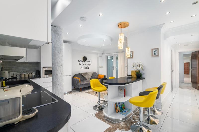 2 bed garden flat in Paddington — отель в Лондоне, Соединенное Королевство