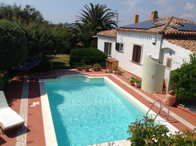 Villa Kuky a Santa Teresa - Rilassante B&B con piscina