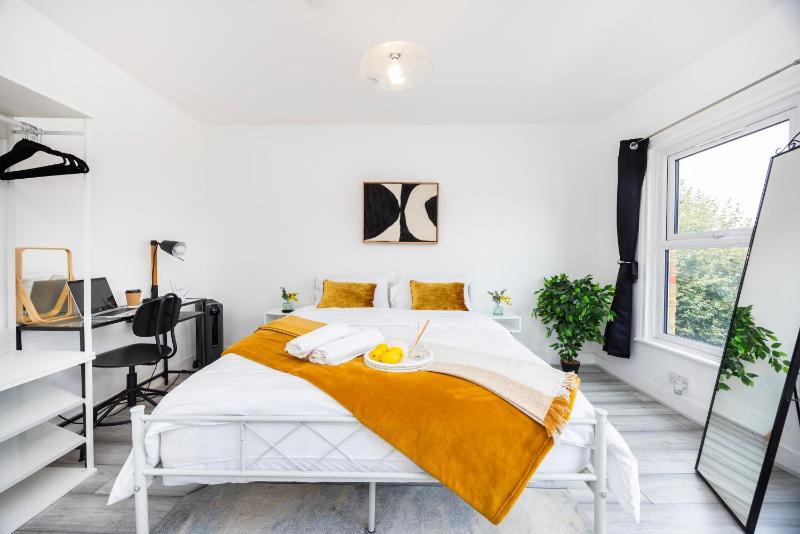 Flat very close to Stratford! — забронировать отель в Лондоне
