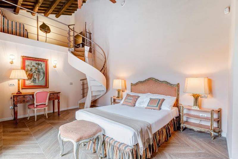 Цены на BMGA l Luxury Home with Patio in Trastevere в Риме