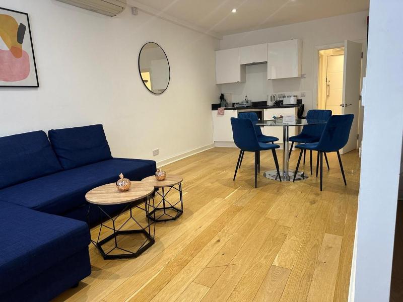 New 2A Soho Studios by Indigo Flats Sleeps 4 — забронировать отель в Лондоне