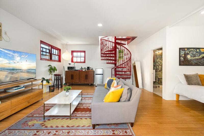 Artistic Venice Beach Studio w/Rooftop — комфортный отель в Лос-Анджелесе