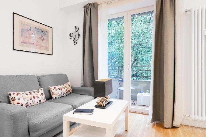 Easylife - Luminosa e comoda residenza con balcone — забронировать отель в Милане