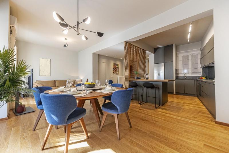 Elegant Luxury Aprt in Kolonaki — отель с удобствами в Афины