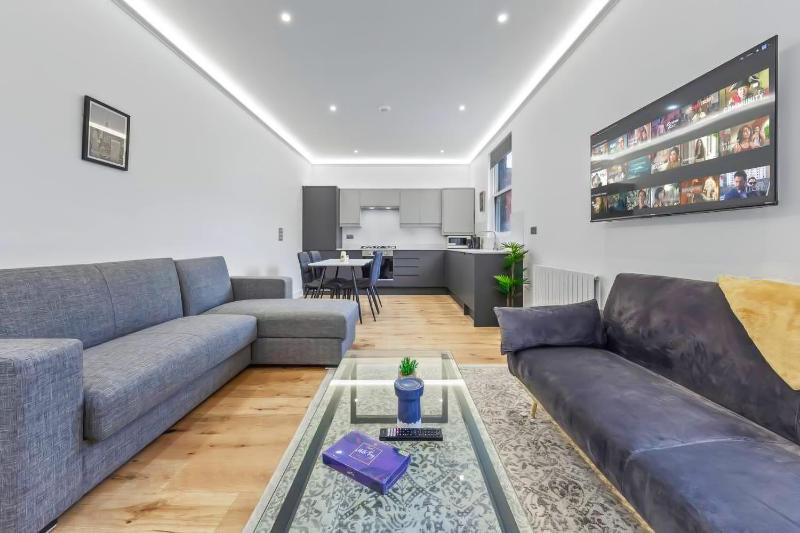 Цены на Brand new Apartment near London Bridge LR1 в Лондоне
