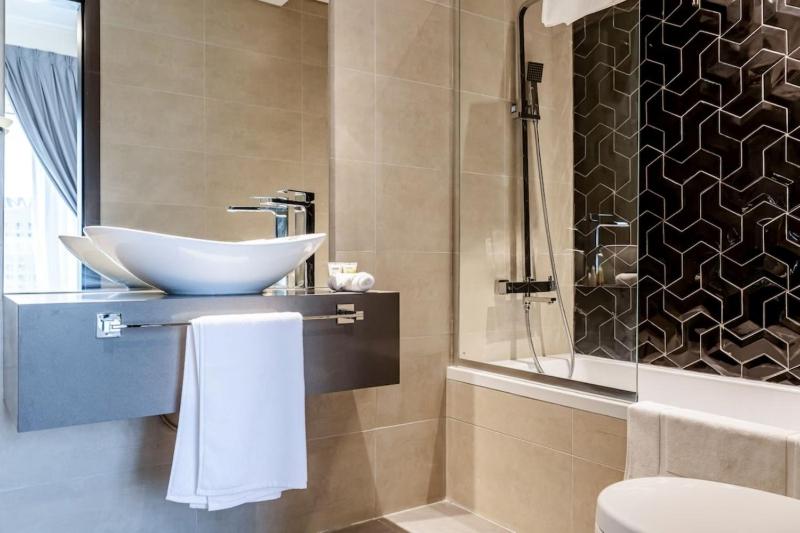 CAICAI INN, 1 Bedroom,AG tower, Business Bay, 10 Min from Dubai Mall — отель с удобствами в Дубае