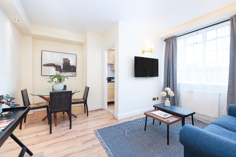 CAPITAL One Bedroom Flat Chelsea Cloisters 724 — забронировать отель в Лондоне