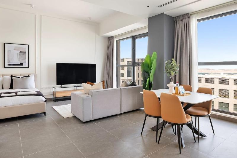 Silkhaus Studio with Private Beach and Sea View — забронировать отель в Абу