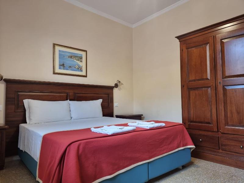 Domi 10 Apartment, Stazione Termini, Via Curtatone 12 — отель с удобным расположением в Риме