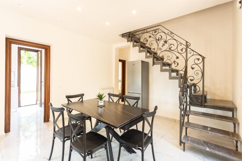 Luxury Villa Ebe — забронировать отель в Палермо