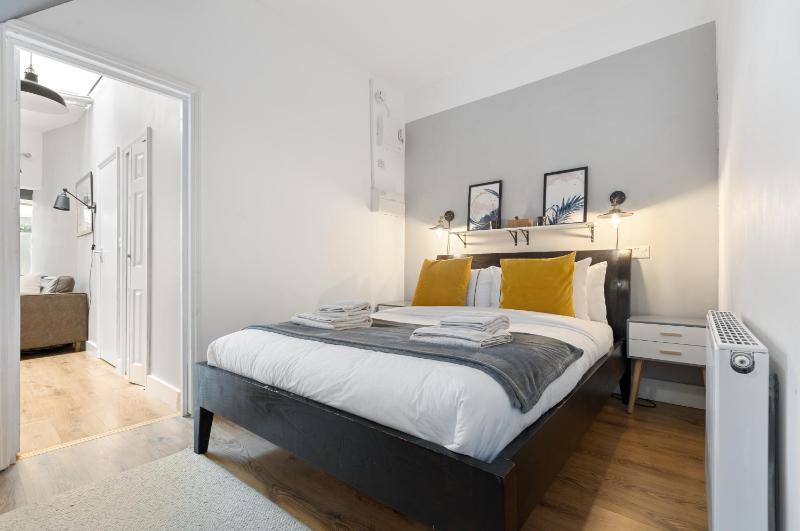 Putney Thames garden flat — отель в Лондоне, Соединенное Королевство