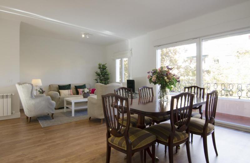2 bedrooms 2 bathrooms furnished - Bernabeu - Business area with terrace - Minty Stay — отель с удобным расположением в Мадриде