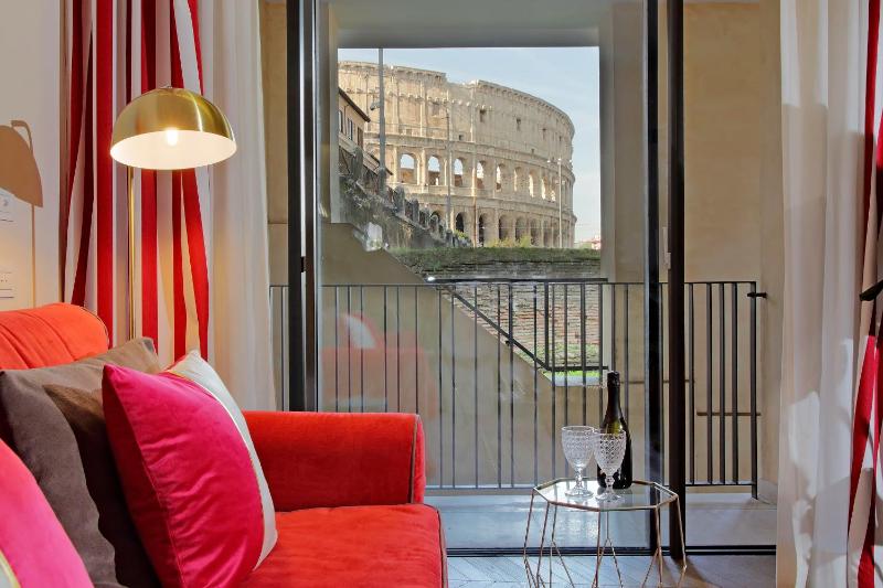 Luxury Domus Apartment 2 — забронировать отель в Риме