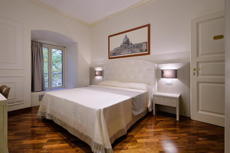 Lory House — забронировать отель в Риме