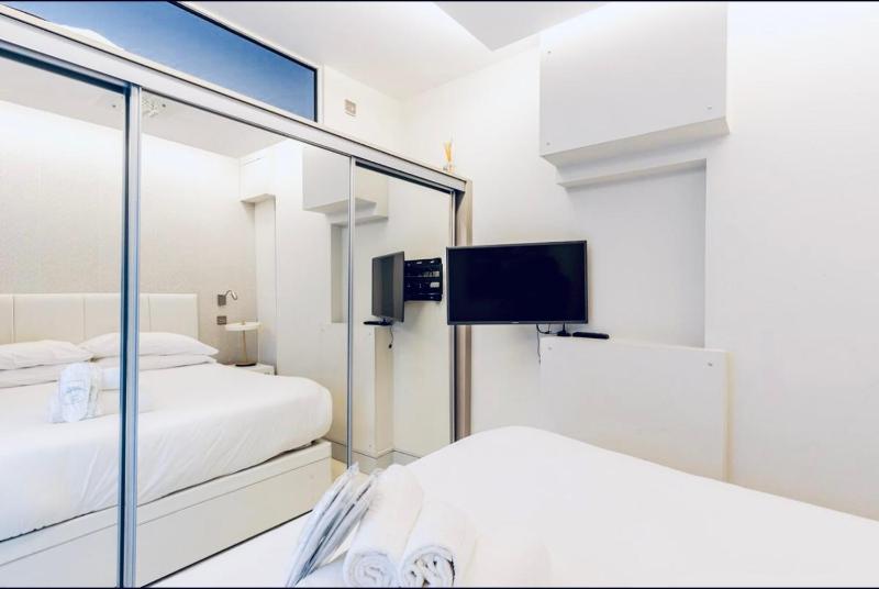 Luxury Knightsbridge apartment outside Harrods — отель с удобствами в Лондоне