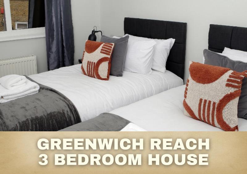 Family-Friendly 3-Bed House with Parking Near London O2 — отель с удобным расположением в Лондоне
