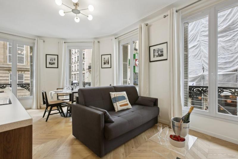 Цены на 268 Suite Ville - Superb apartment in Paris в Париже