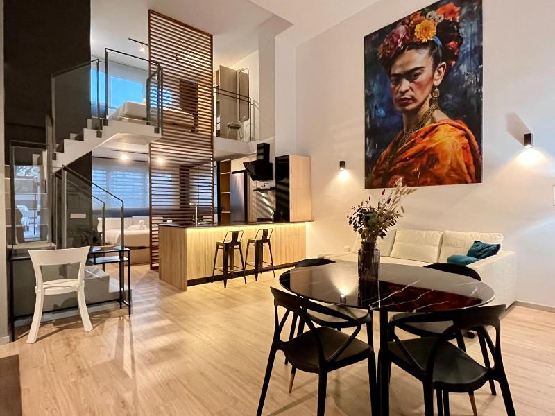 WeRentVLC - Amazing Duplex Loft 2 bdrm — отель в Валенсии, Испания