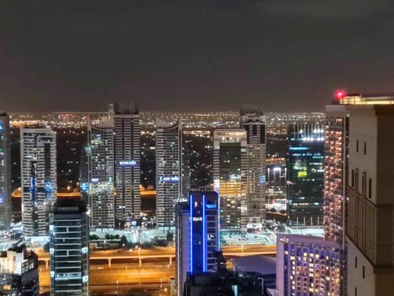Цены на LARGE 1BR APARTMENT with SPACIOUS BALCONY OVERLOOKING THE DUBAI MARINA в Дубае