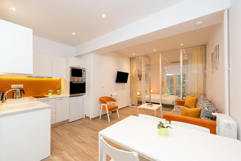 Spacious Peaceful Studio in Athens — забронировать отель в Афины