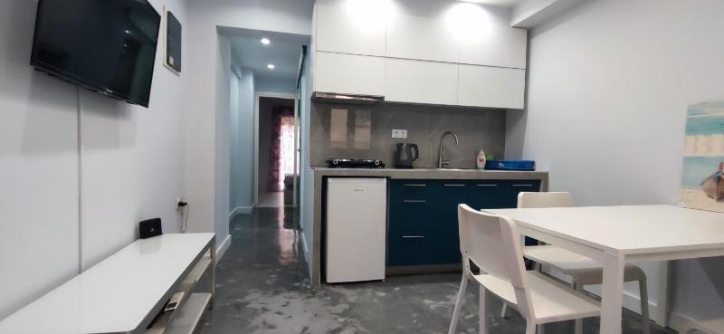 New Apartment with a separate entrance near the subway. — отель с удобным расположением в Афины