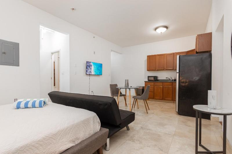 Home Miami Downtown - Wynwood area with backyard - Art District near Beach — отель в Майами, Соединенные Штаты Америки