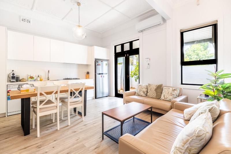 Crows Nest LemonTree Cozy 3 Bedroom House — забронировать отель в Сиднее