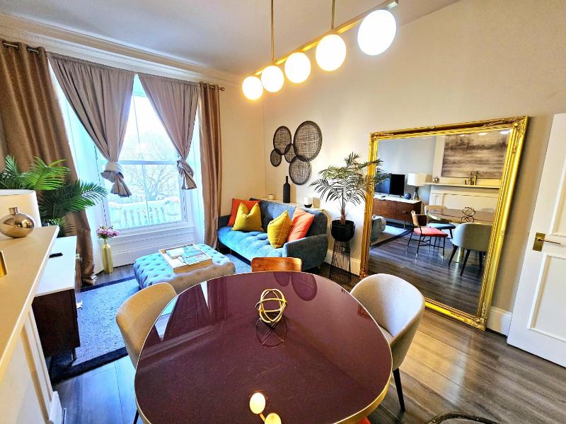 Stylish Hyde Park Home by Tube Stations with Elevator — отзывы гостей и цены