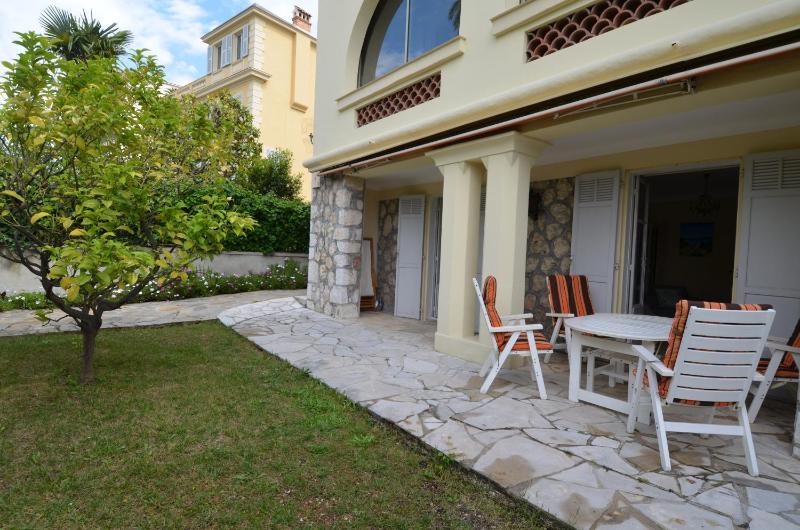 PARC LOUISA - Appartement d'epoque avec jardin et parking 4 personnes Le Port de Nice — комфортный отель в Николь